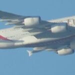 Surviving a plane crash: Small jet plunges as it flies under Emirates superjumbo – TomoNews【DaiGoまとめ】